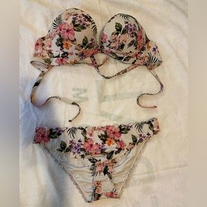 target Shade & Shore Hawaiian Floral Bikini Top and bottom set XL